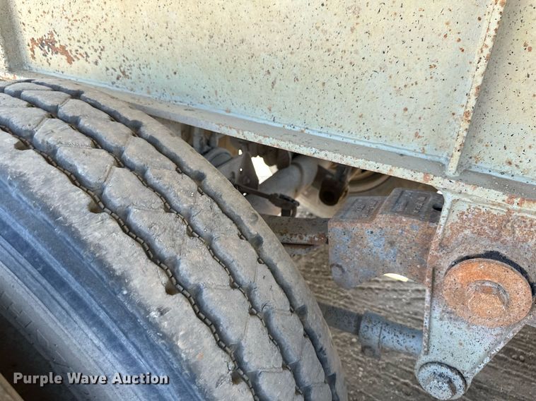 image for item EB2739 1988 CMC FTS25 end dump trailer