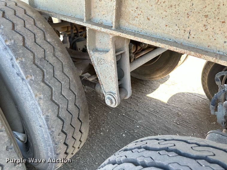 image for item EB2739 1988 CMC FTS25 end dump trailer