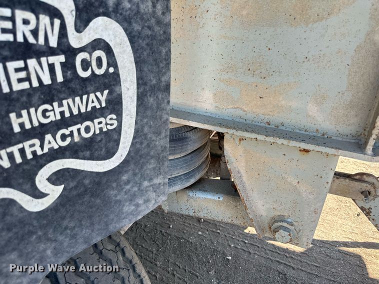 image for item EB2739 1988 CMC FTS25 end dump trailer