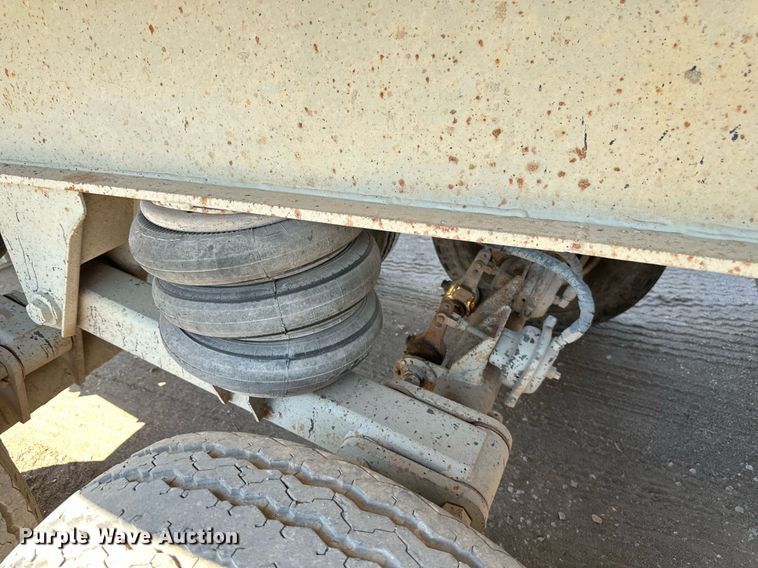 image for item EB2739 1988 CMC FTS25 end dump trailer