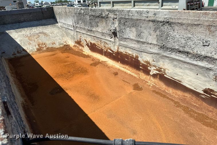 image for item EB2739 1988 CMC FTS25 end dump trailer