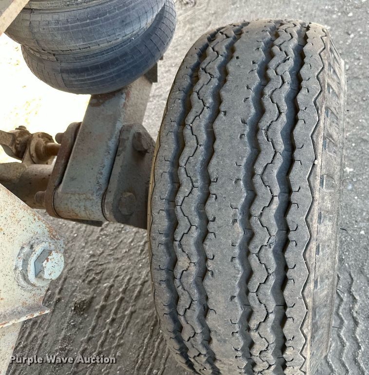 image for item EB2739 1988 CMC FTS25 end dump trailer