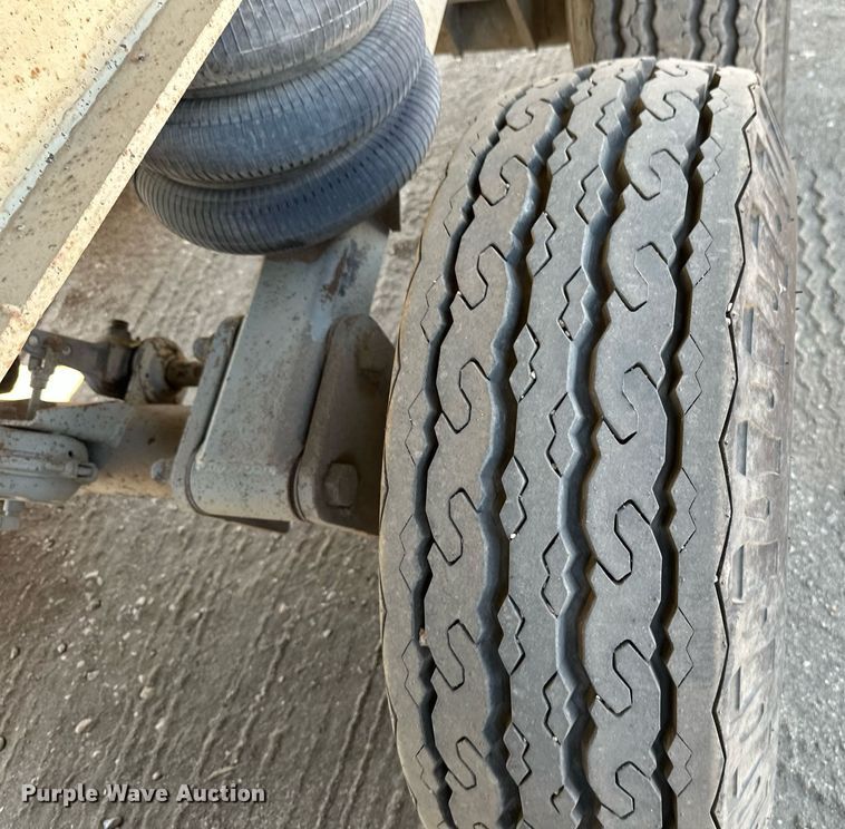 image for item EB2739 1988 CMC FTS25 end dump trailer