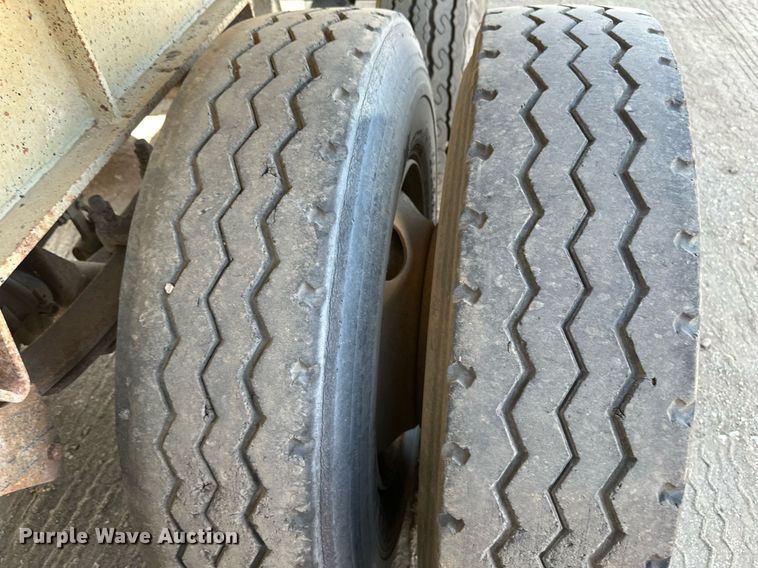 image for item EB2739 1988 CMC FTS25 end dump trailer