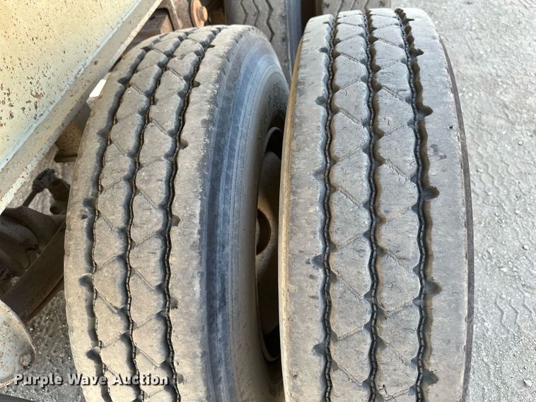 image for item EB2739 1988 CMC FTS25 end dump trailer