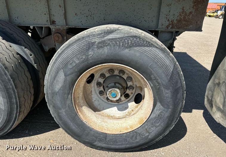 image for item EB2739 1988 CMC FTS25 end dump trailer