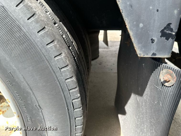 image for item EB2761 2012 Doonan 532DBEIECDKH drop deck equipment trailer