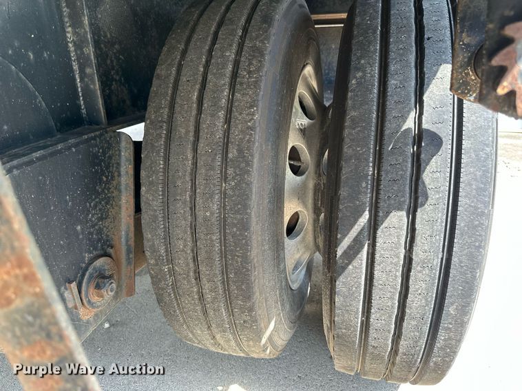 image for item EB2761 2012 Doonan 532DBEIECDKH drop deck equipment trailer