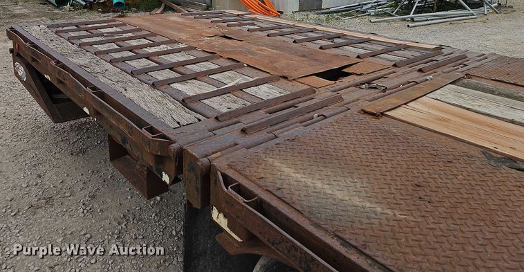 image for item EB8088 1997 Ledwell HT49102HT drop deck hydraulic tail equipment trailer