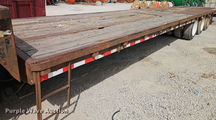 image for item EB8088 1997 Ledwell HT49102HT drop deck hydraulic tail equipment trailer