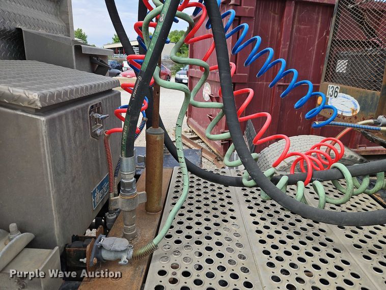 image for item EB8088 1997 Ledwell HT49102HT drop deck hydraulic tail equipment trailer