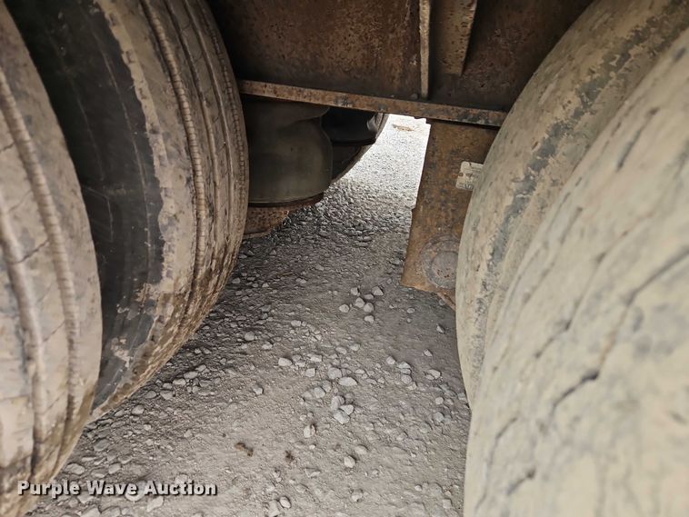 image for item EB8088 1997 Ledwell HT49102HT drop deck hydraulic tail equipment trailer