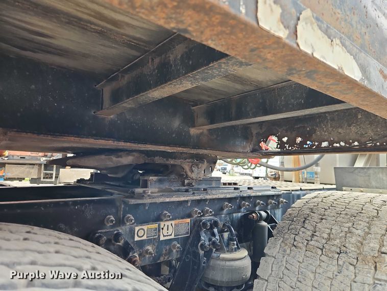 image for item EB8088 1997 Ledwell HT49102HT drop deck hydraulic tail equipment trailer