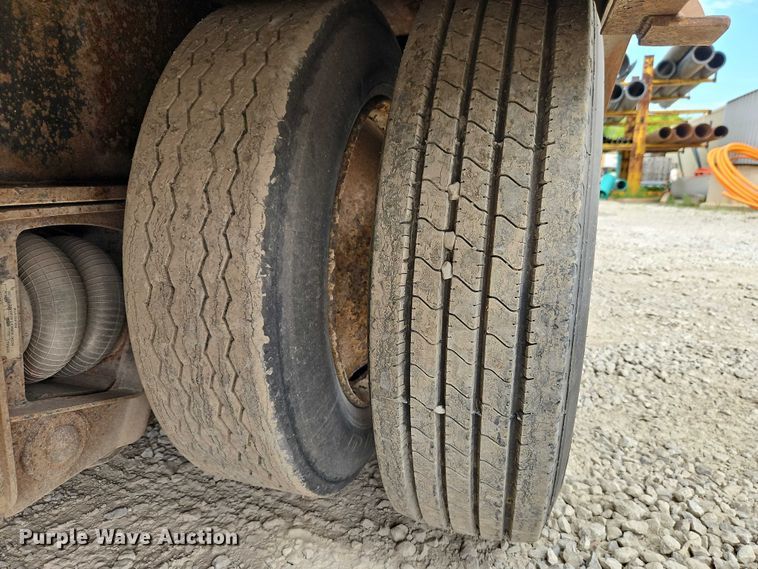 image for item EB8088 1997 Ledwell HT49102HT drop deck hydraulic tail equipment trailer