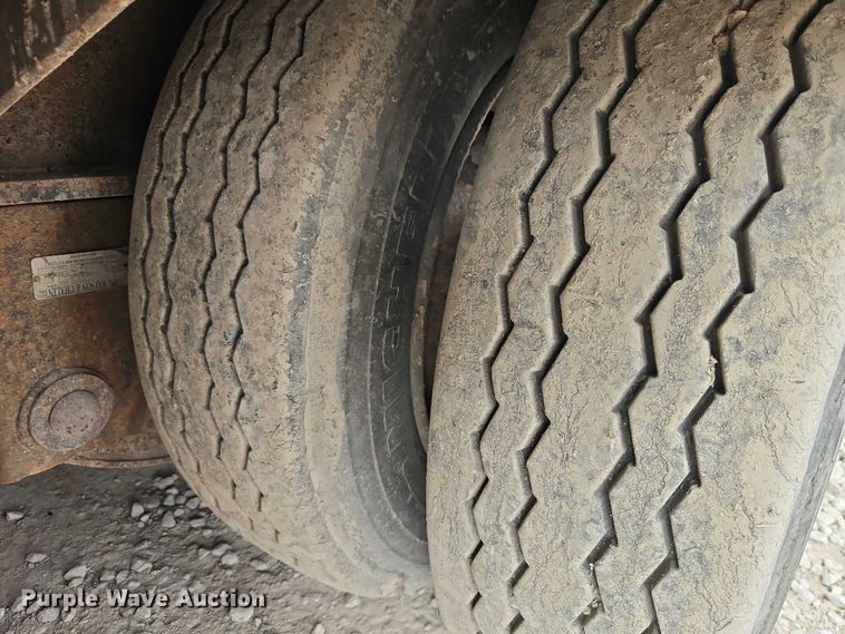 image for item EB8088 1997 Ledwell HT49102HT drop deck hydraulic tail equipment trailer