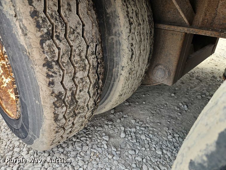 image for item EB8088 1997 Ledwell HT49102HT drop deck hydraulic tail equipment trailer