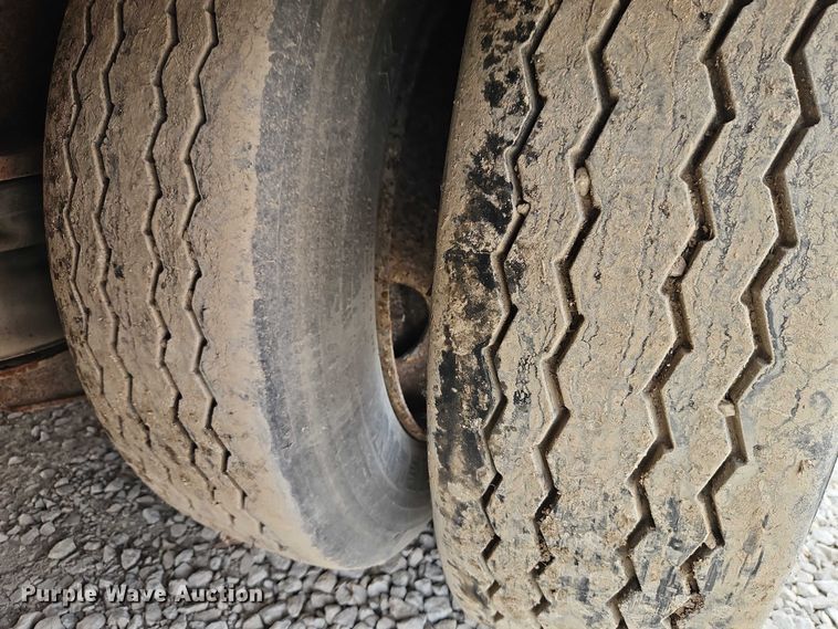 image for item EB8088 1997 Ledwell HT49102HT drop deck hydraulic tail equipment trailer