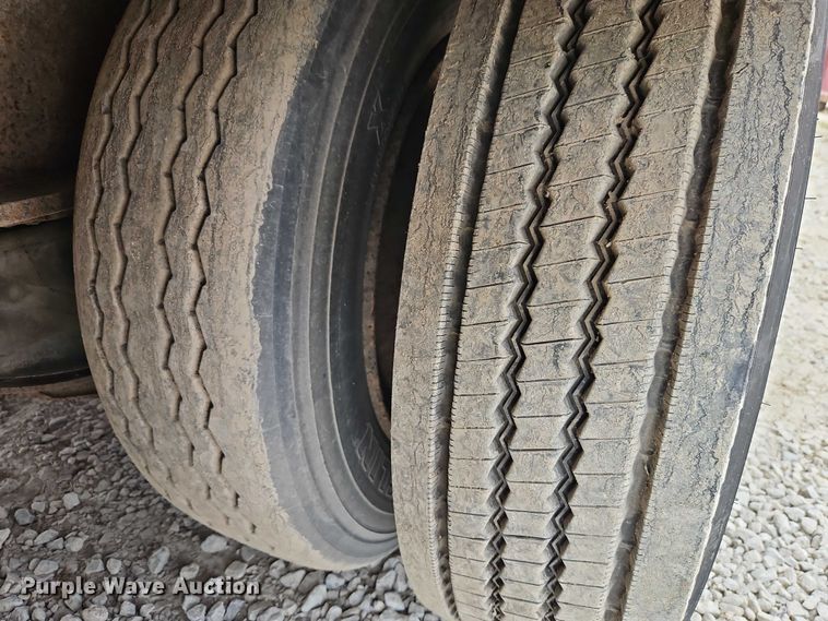 image for item EB8088 1997 Ledwell HT49102HT drop deck hydraulic tail equipment trailer