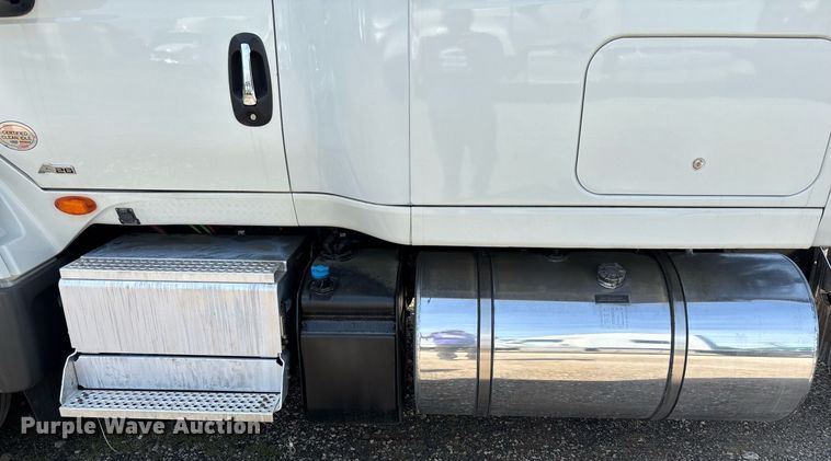 image for item EC3587 2020 International LT625 semi truck