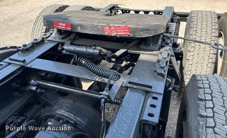 image for item EC3587 2020 International LT625 semi truck