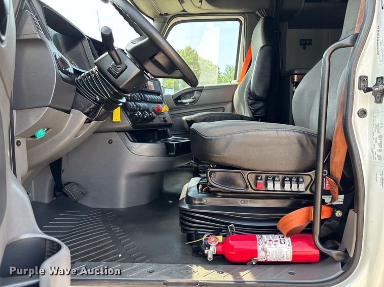 image for item EC3587 2020 International LT625 semi truck