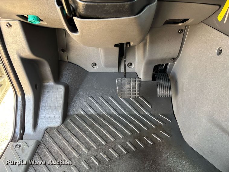 image for item EC3587 2020 International LT625 semi truck