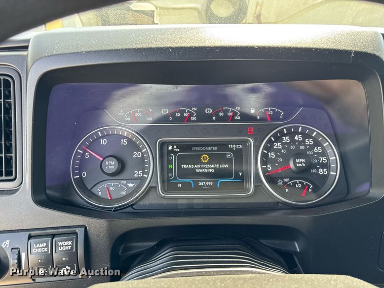 image for item EC3587 2020 International LT625 semi truck