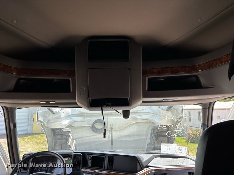 image for item EC3587 2020 International LT625 semi truck