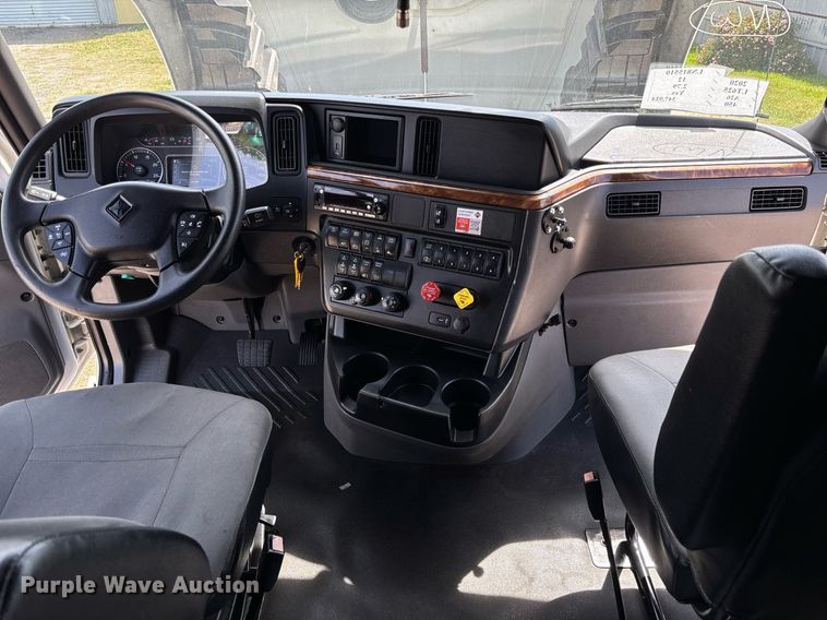 image for item EC3587 2020 International LT625 semi truck