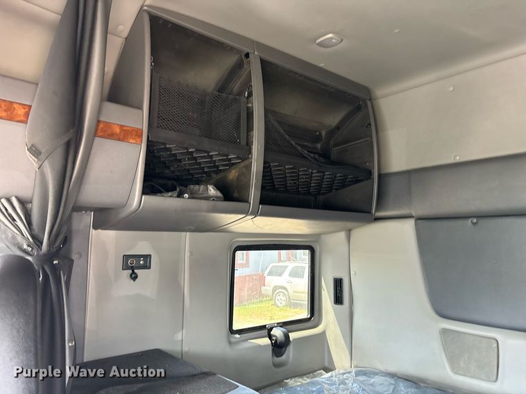 image for item EC3587 2020 International LT625 semi truck