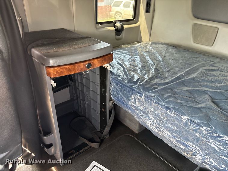 image for item EC3587 2020 International LT625 semi truck