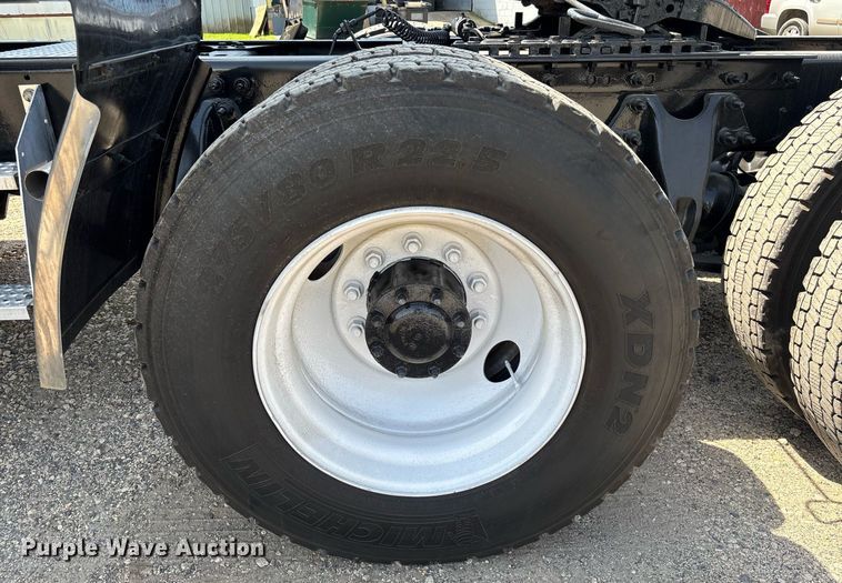 image for item EC3587 2020 International LT625 semi truck