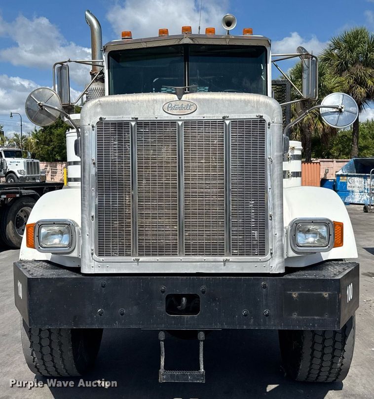 image for item EC3602 1997 Peterbilt 357 flatbed truck