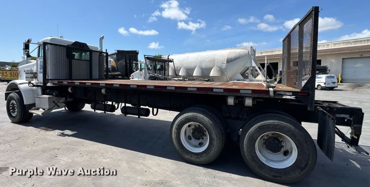 image for item EC3602 1997 Peterbilt 357 flatbed truck