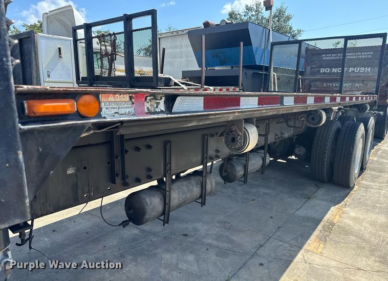 image for item EC3602 1997 Peterbilt 357 flatbed truck