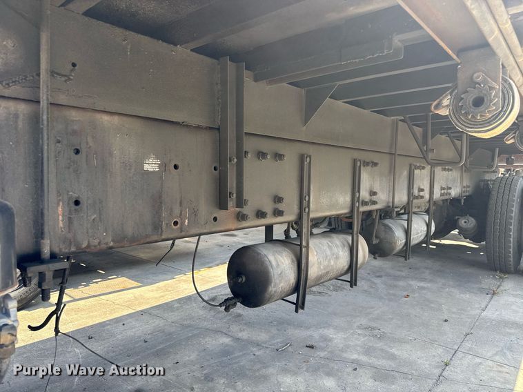 image for item EC3602 1997 Peterbilt 357 flatbed truck