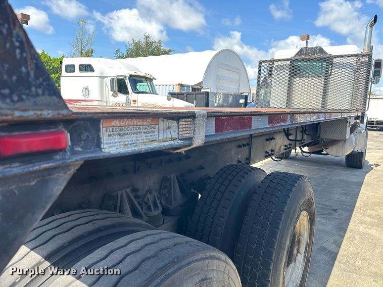 image for item EC3602 1997 Peterbilt 357 flatbed truck