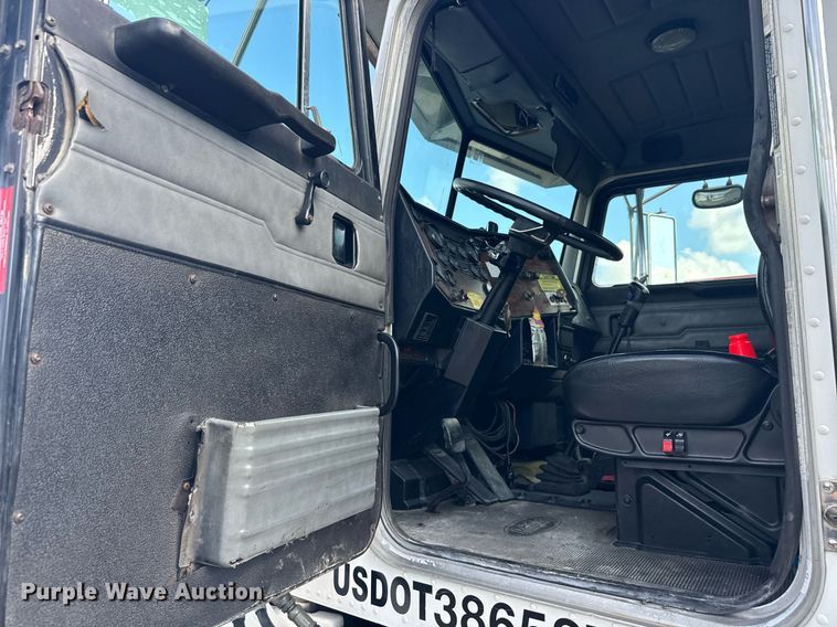 image for item EC3602 1997 Peterbilt 357 flatbed truck