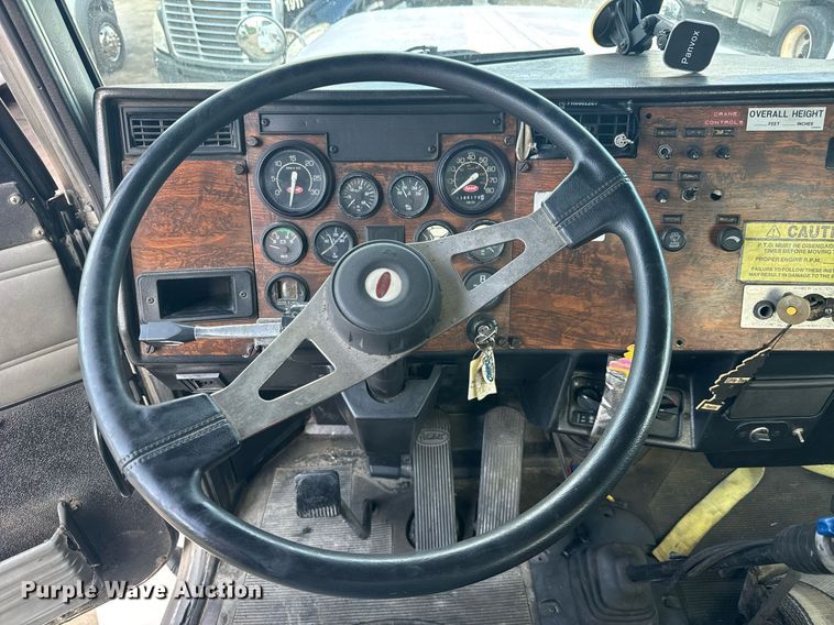 image for item EC3602 1997 Peterbilt 357 flatbed truck