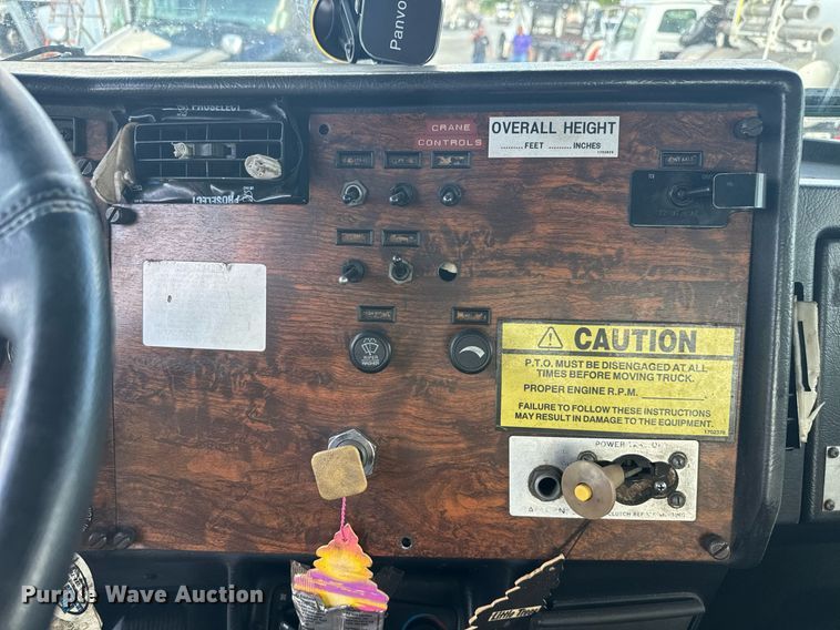 image for item EC3602 1997 Peterbilt 357 flatbed truck