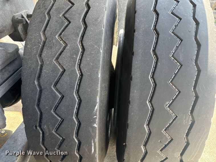 image for item EC3602 1997 Peterbilt 357 flatbed truck