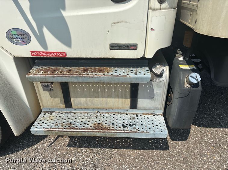 image for item EC3736 2012 Freightliner M2 box truck