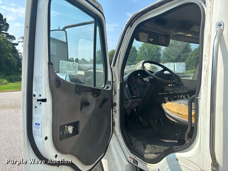 image for item EC3736 2012 Freightliner M2 box truck