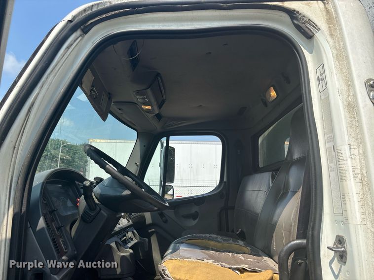 image for item EC3736 2012 Freightliner M2 box truck