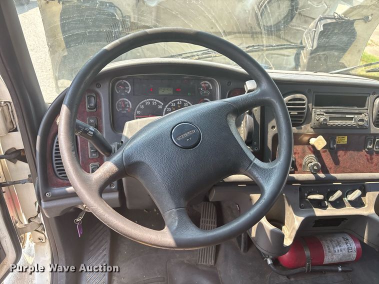 image for item EC3736 2012 Freightliner M2 box truck