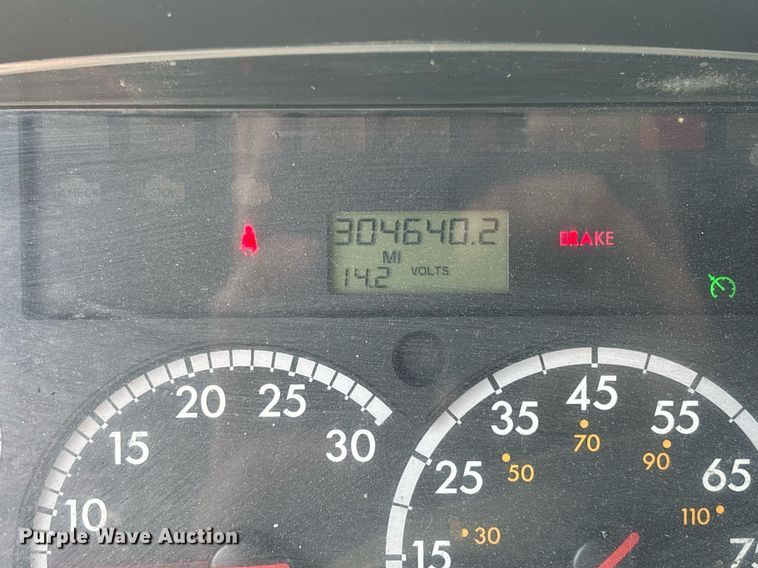 image for item EC3736 2012 Freightliner M2 box truck