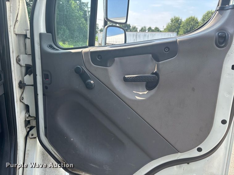 image for item EC3736 2012 Freightliner M2 box truck