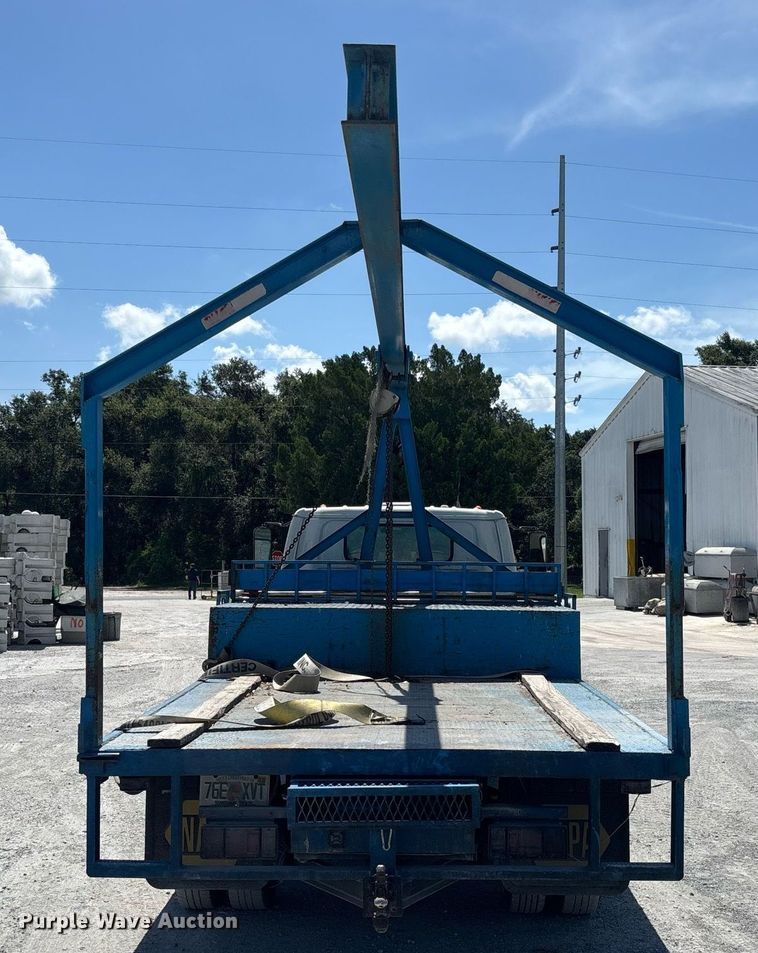 image for item EC3740 2005 GMC W4500 flatbed truck