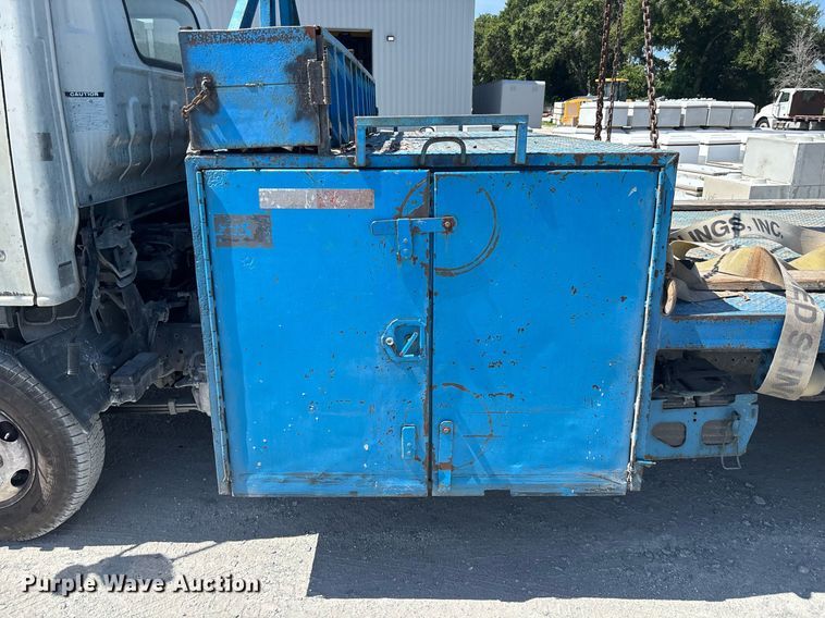 image for item EC3740 2005 GMC W4500 flatbed truck