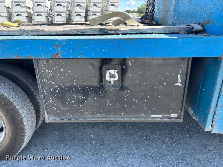 image for item EC3740 2005 GMC W4500 flatbed truck